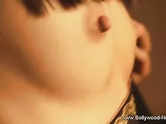 Sabbioso giovane bra ...